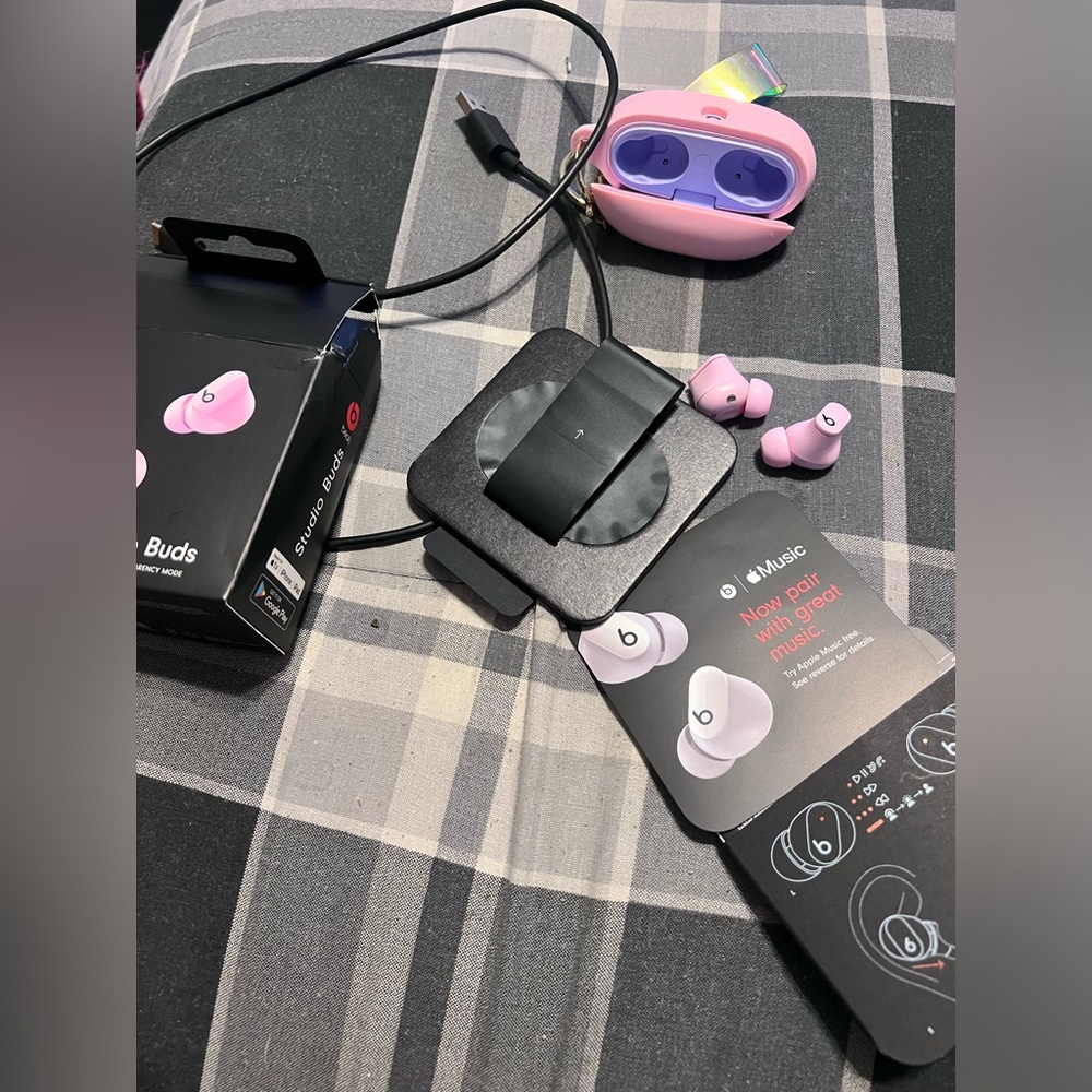 Beats Studio Buds